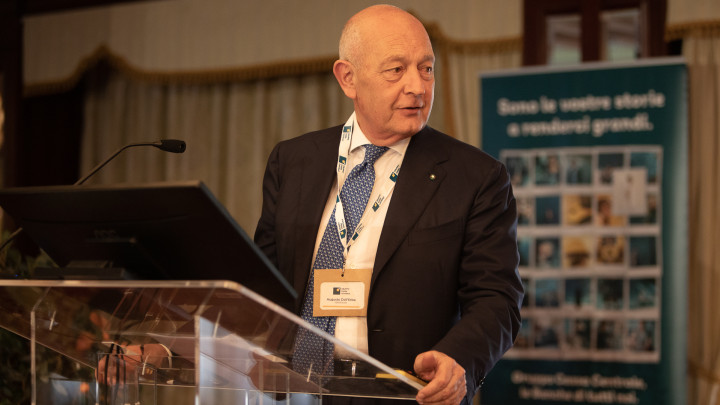 Augusto Dell’Erba - Presidente Federcasse parla al pubblico