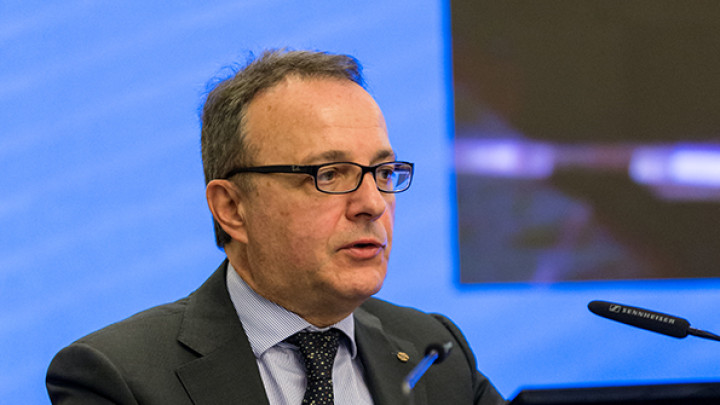 Mario Sartori, Amministratore Cassa Centrale Banca parla al pubblico